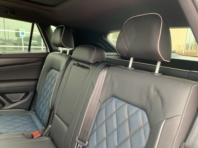 2025 Volkswagen Atlas Cross Sport 2.0T SEL Premium R-Line