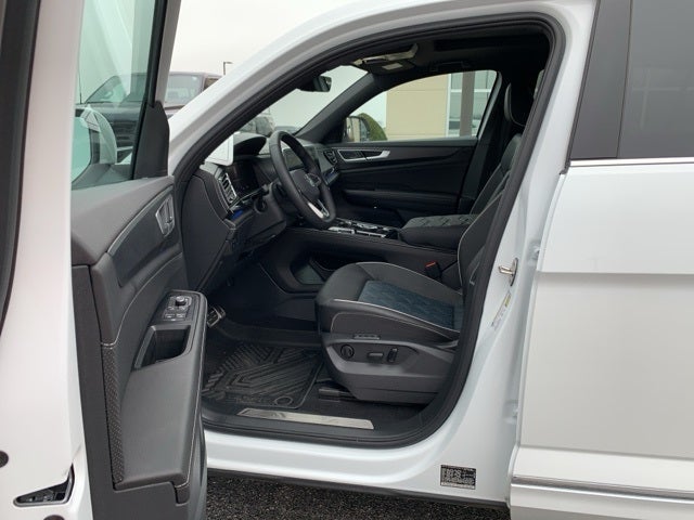 2025 Volkswagen Atlas Cross Sport 2.0T SEL Premium R-Line