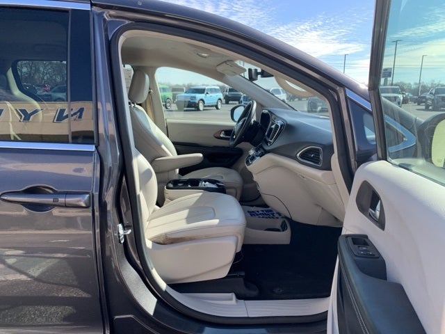 2021 Chrysler Voyager LXI