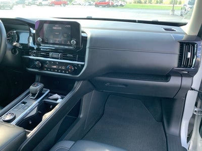 2024 Nissan Pathfinder SV