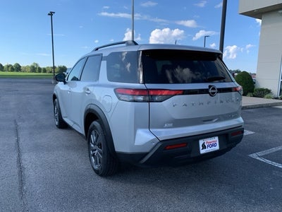 2024 Nissan Pathfinder SV