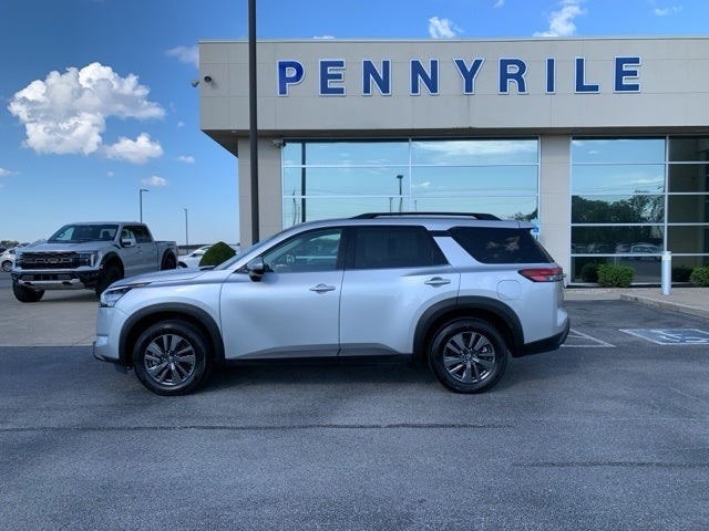 2024 Nissan Pathfinder SV