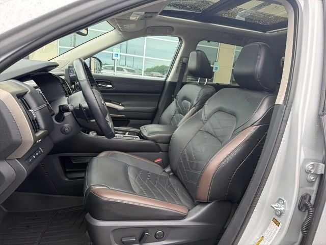 2022 Nissan Pathfinder Platinum