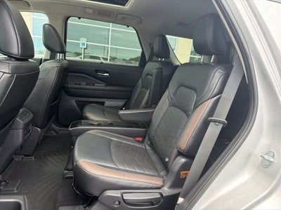 2022 Nissan Pathfinder Platinum