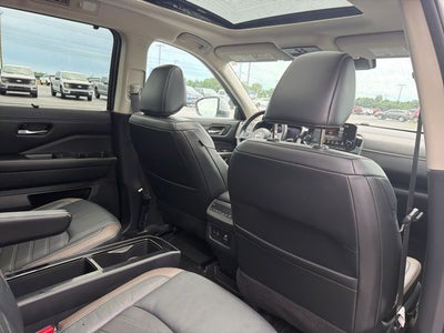 2022 Nissan Pathfinder Platinum