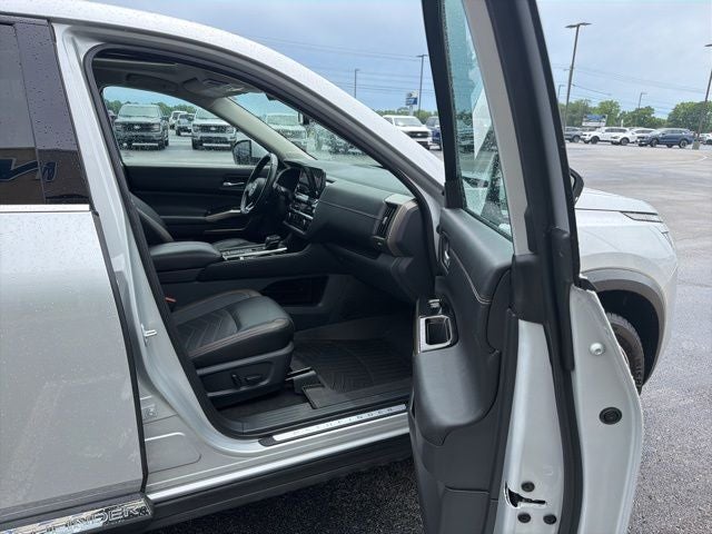 2022 Nissan Pathfinder Platinum