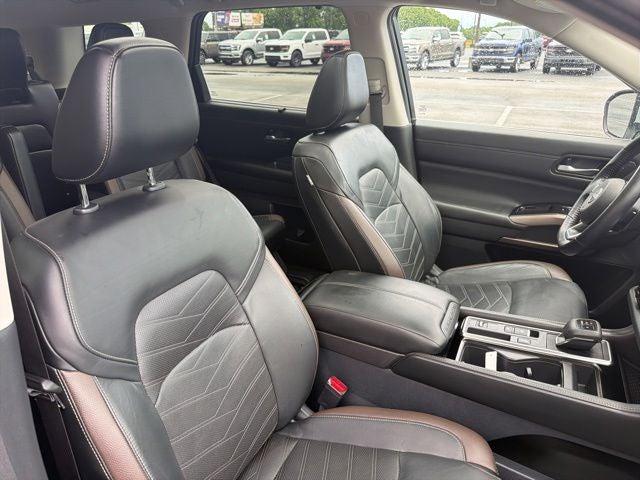 2022 Nissan Pathfinder Platinum