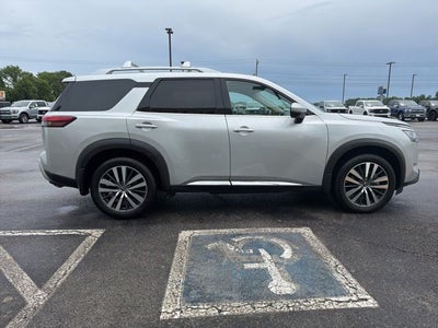 2022 Nissan Pathfinder Platinum