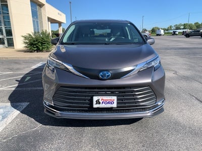 2023 Toyota Sienna XLE