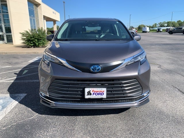 2023 Toyota Sienna XLE