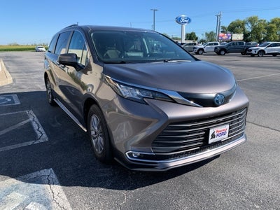2023 Toyota Sienna XLE