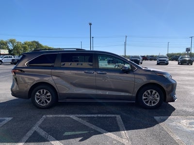 2023 Toyota Sienna XLE