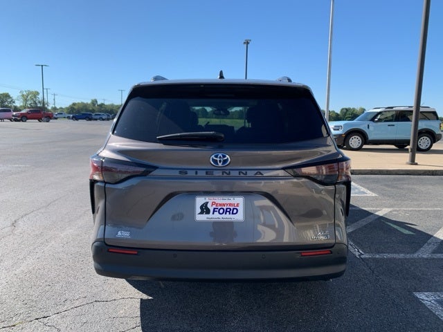 2023 Toyota Sienna XLE