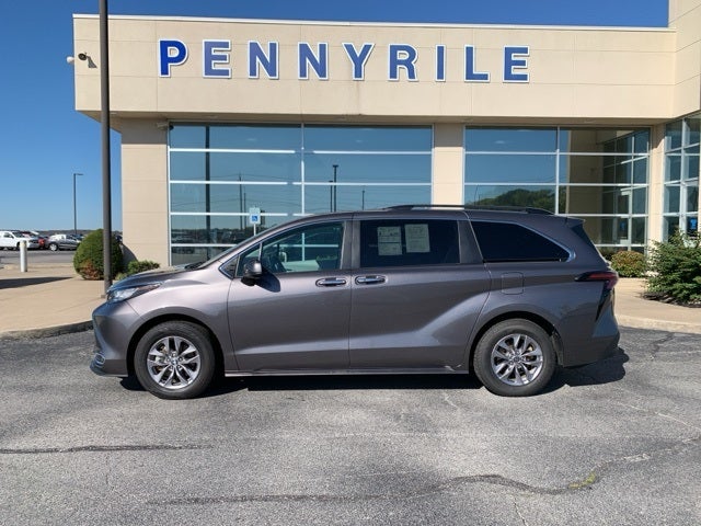 2023 Toyota Sienna XLE